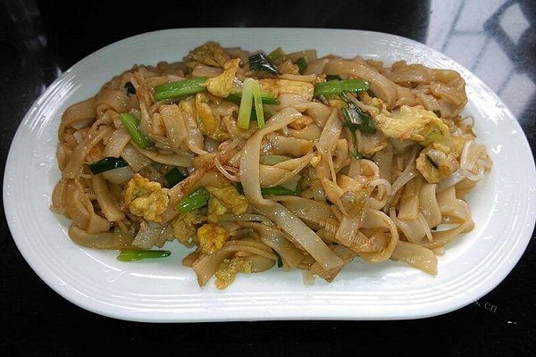 好吃的鸡蛋绿豆芽炒河粉