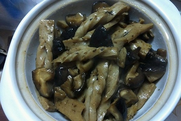 香菇炒猪肉条