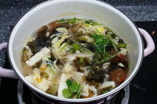 西红柿豆腐紫菜蛋花汤