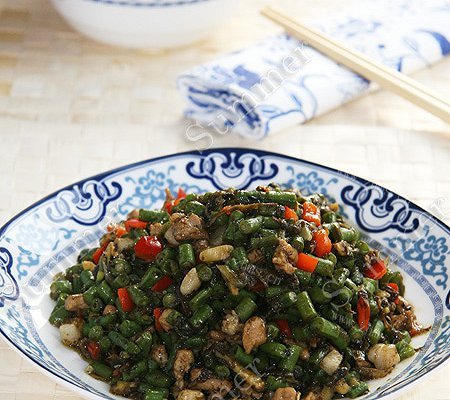 榄菜肉丁炒豇豆
