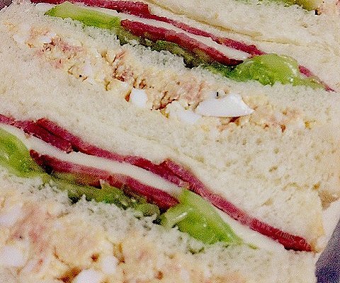 健康低卡的豆腐鸡蛋培根三明治