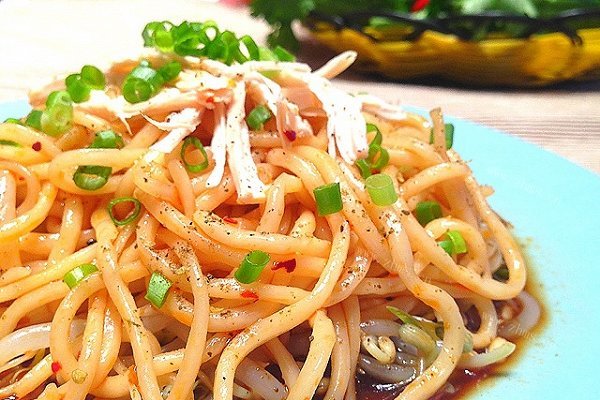 鸡丝凉面