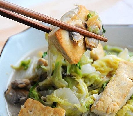 家常蛤蜊豆腐炖白菜