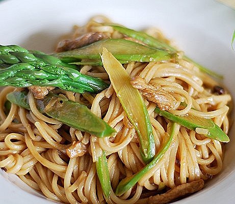 芦笋肉丝炒面