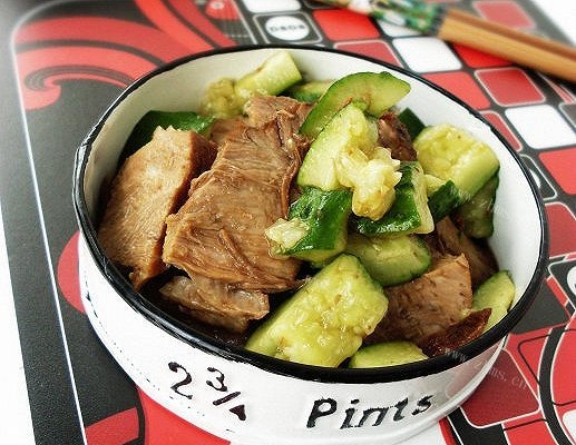 健康的卤肉拌黄瓜