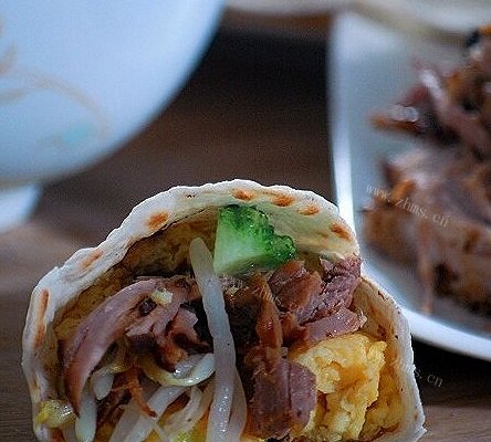 酱肉卷饼