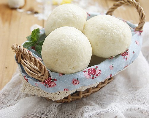 广式甜点奶黄包