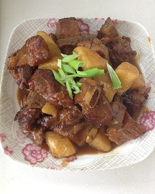 家常土豆烧排骨