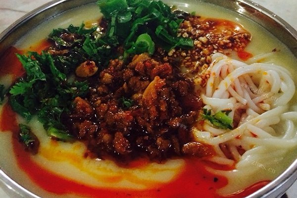 云南特色小吃：稀豆粉米线