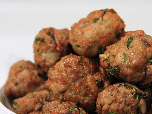 胡萝卜香菇炸肉丸