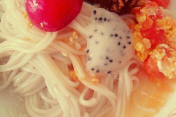 柿子鸡蛋杂酱面
