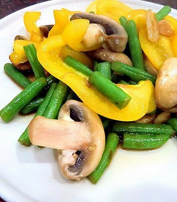 家常蘑菇青豆黄椒炒