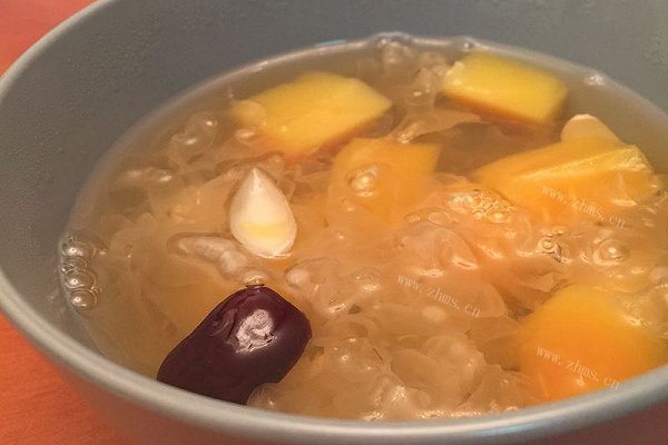 木瓜百合银耳汤—滋阴润肺