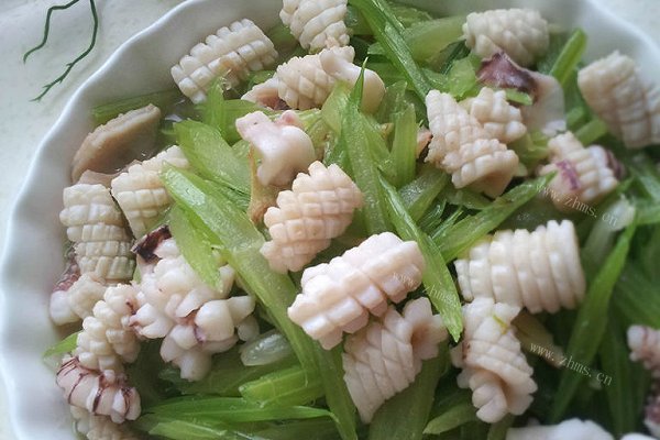 西芹鱿鱼卷