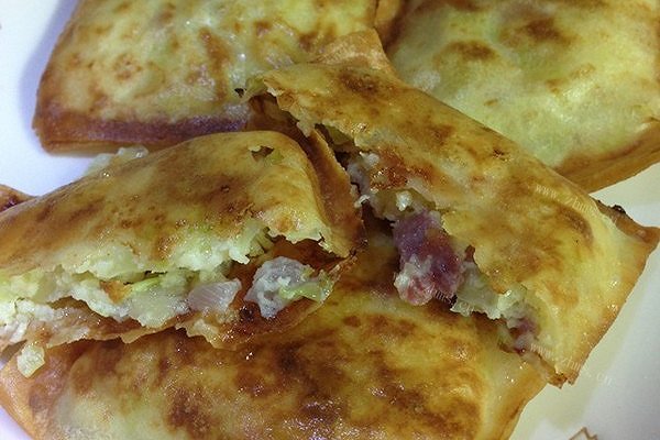 土豆泥卷心菜洋葱培根春卷饼