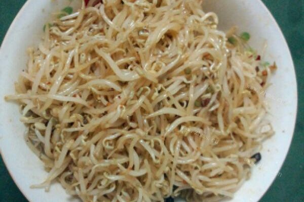 夏天必备凉菜之酸辣绿豆芽