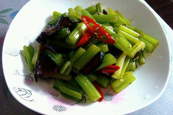 芹菜炒腊肉
