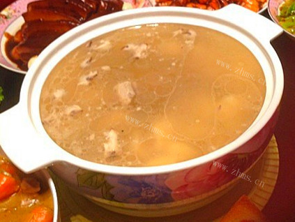家常腊肉排骨笋汤