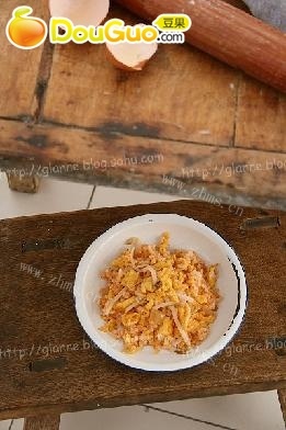 家常菜辣白菜豆芽炒饭