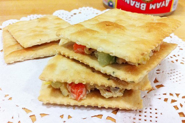 金枪鱼沙拉夹心饼干