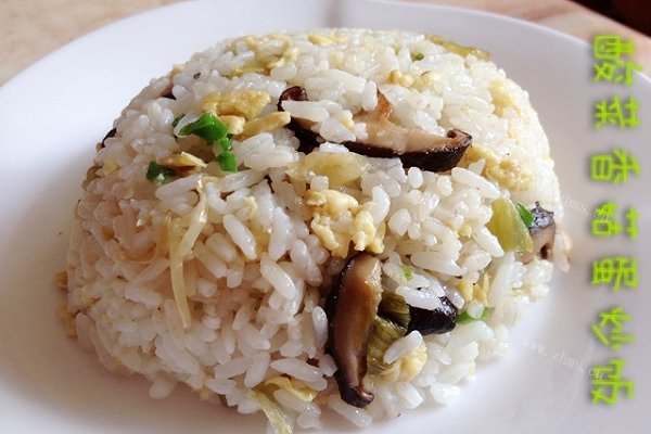 酸菜香菇蛋炒饭