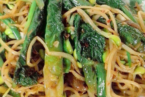 家常清炒豆芽莴苣叶
