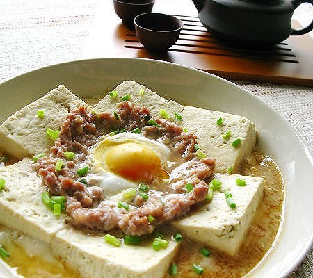 咸蛋肉末臭豆腐