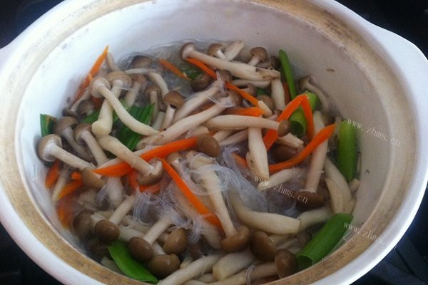 家常蟹味菇粉丝煲