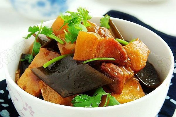 土豆海带烧肉