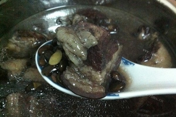 美味黑豆炖肉