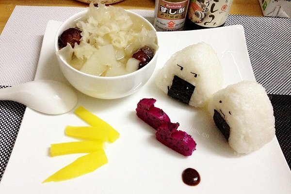 银耳雪梨羹和无语的饭团君