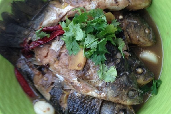 美味炖鲫鱼