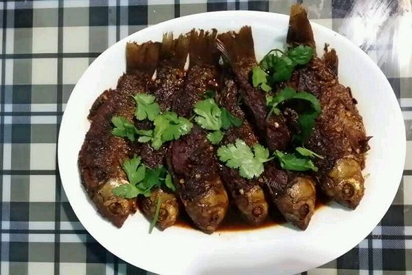 酥鲫鱼