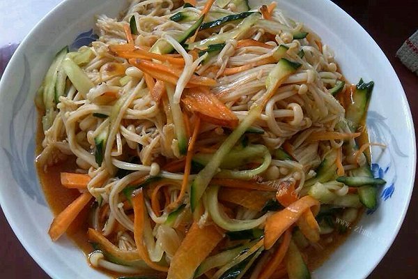 红油麻辣金针菇