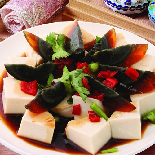 质嫩爽口的皮蛋豆腐