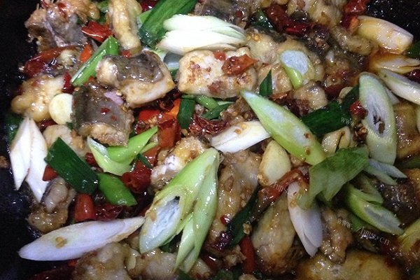 葱香鲢鱼