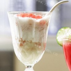 家常版清凉水蜜桃奶昔制作方法