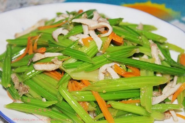美味里脊拌菠菜