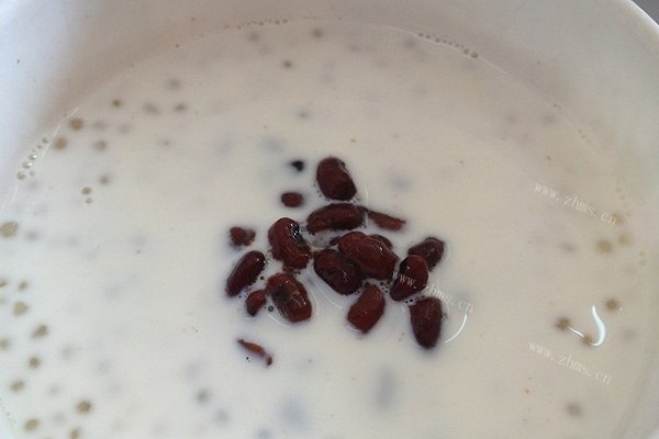 美味可口的鲜奶红豆西米露
