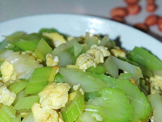 家常西芹炒鸡蛋