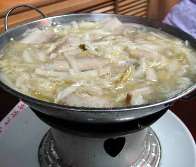 滋补的酸菜猪肉炖粉条