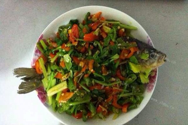 香菜红烧鲫鱼