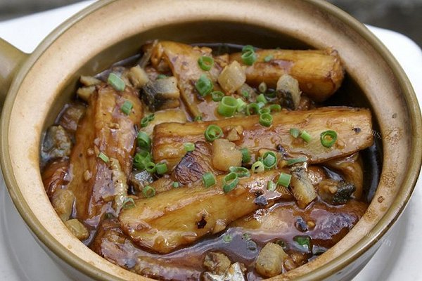 诱人的酱味茄子煲