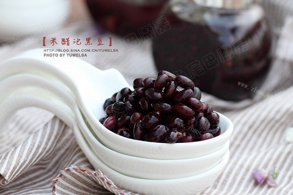 美味的米醋泡黑豆