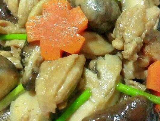 美味鸡翅肉焖双菇-小丽家常菜