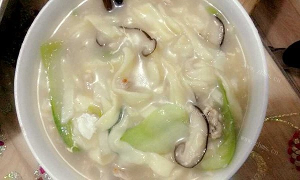 蔬菜肉丝手擀面