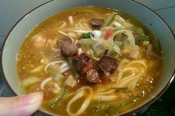 自制西红柿牛肉面（或酸辣牛肉面）