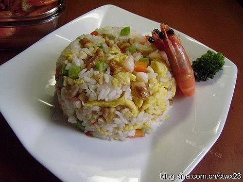 加州核桃鲜虾炒饭