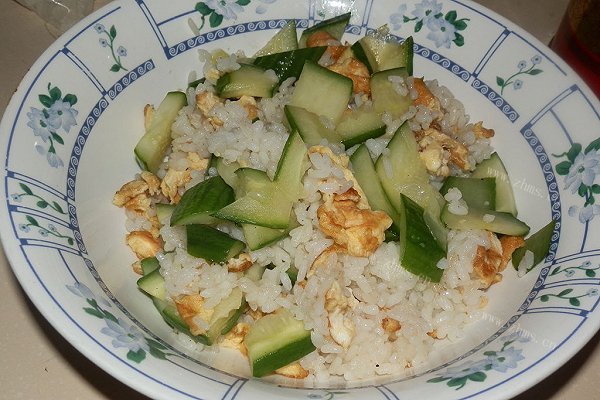 家庭版黄瓜蛋炒饭