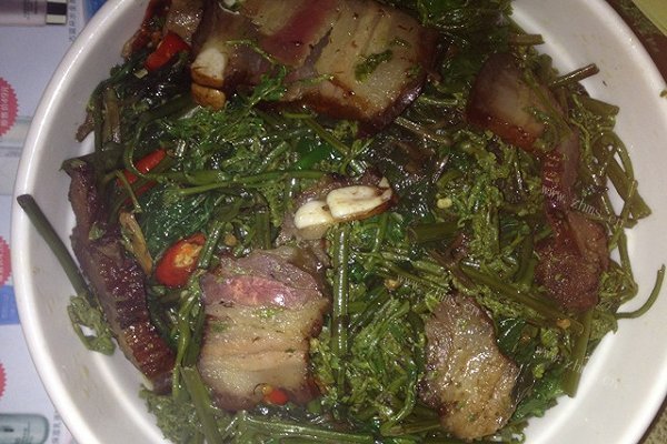 南方蕨菜炒腊肉